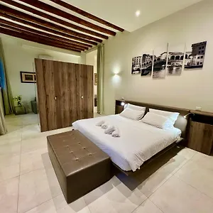 https://suite-madoneta.hotelinveneto.com
